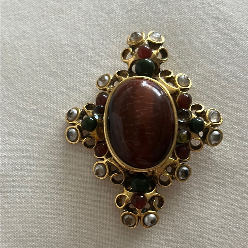 Barrera brooch